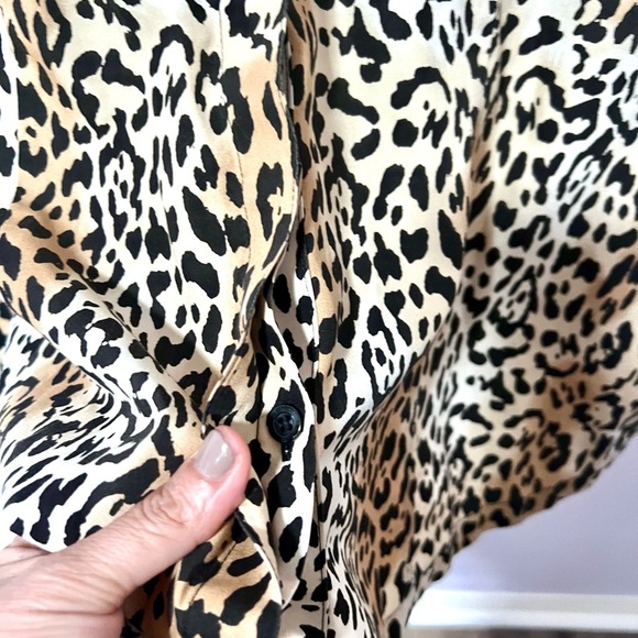 Chico's no iron leopard print Button Down Shirttail blouse  16/18-XL - Picture 10 of 10